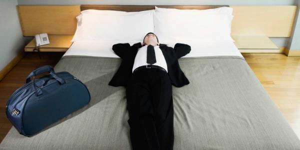 راهکار هایی برای خواب بهتر در هتل