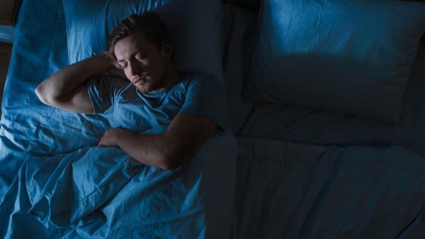 خواب کم یا زیاد؛ کدام برای سلامتی مضر است؟