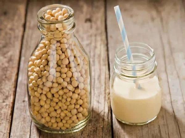 4 طرز تهیه شیر سویا بدون طعم تلخی با رعایت 18 نکته طلایی 4 طرز تهیه شیر سویا بدون طعم تلخی با رعایت 18 نکته طلایی